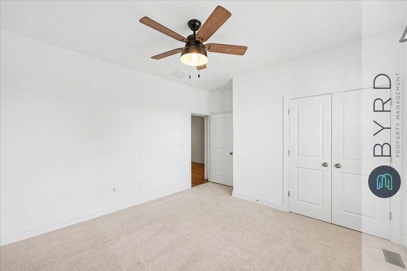 9001 Sharpe Ct - Photo 5 of 34