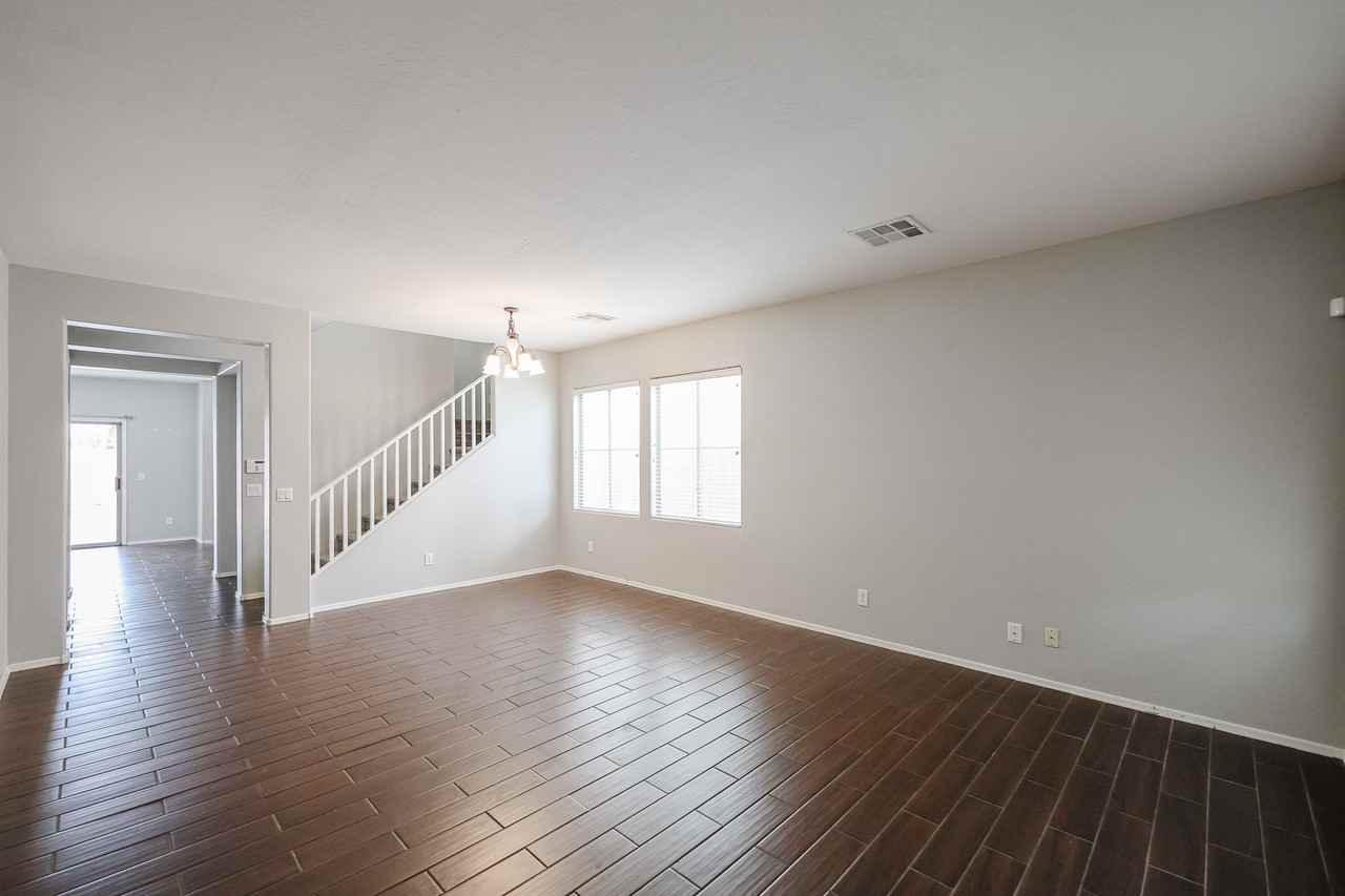 4563 E Oxford Ln - Photo 4 of 50