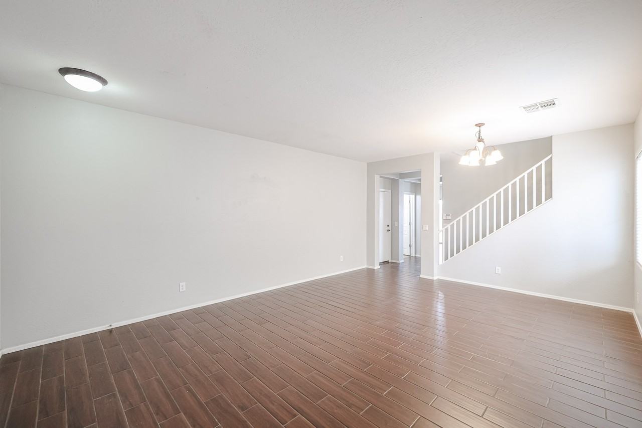 4563 E Oxford Ln - Photo 5 of 50