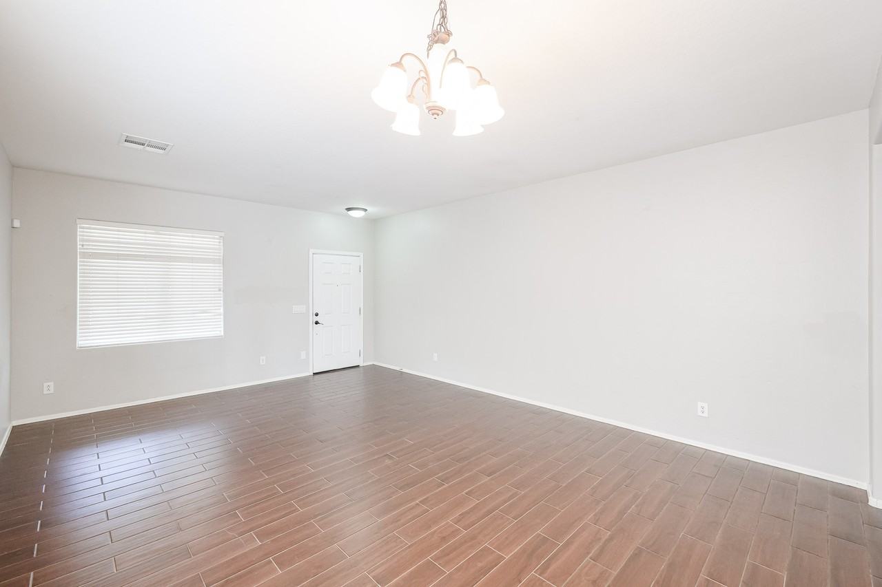 4563 E Oxford Ln - Photo 6 of 50