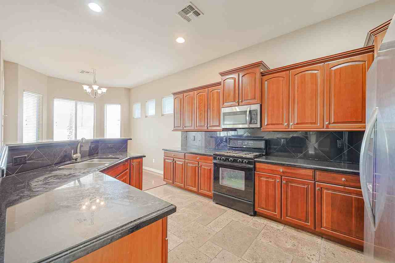 14712 W Edgemont Ave - Photo 3 of 30