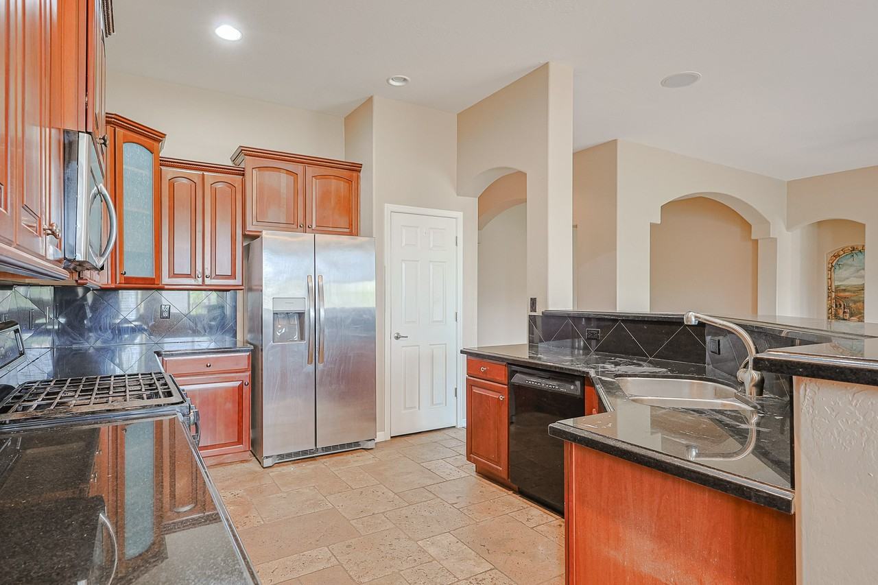 14712 W Edgemont Ave - Photo 4 of 30