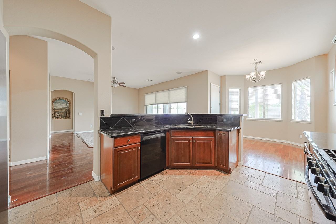 14712 W Edgemont Ave - Photo 5 of 30