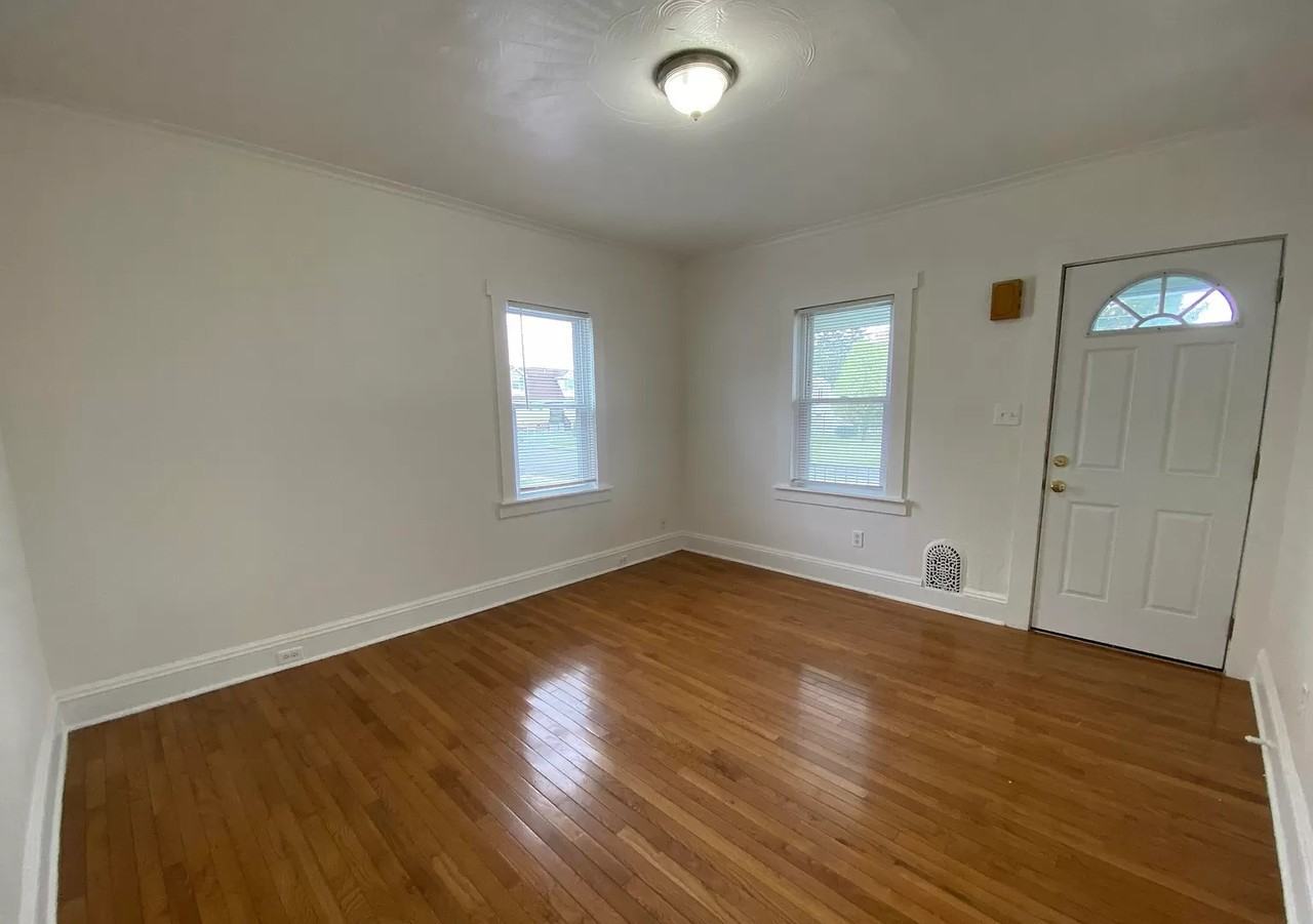 403 Dexter Ave - Photo 2 of 15