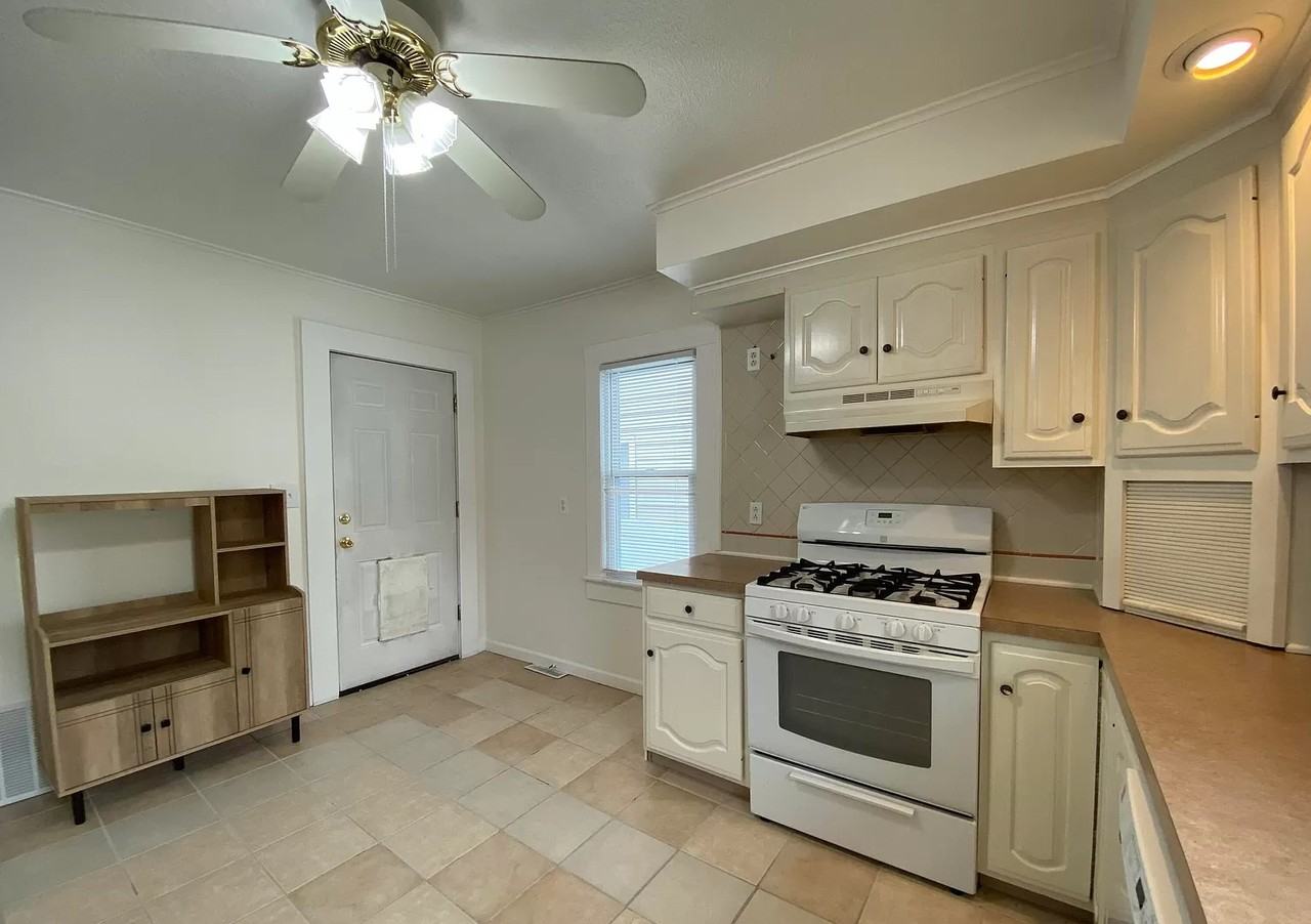 403 Dexter Ave - Photo 5 of 15