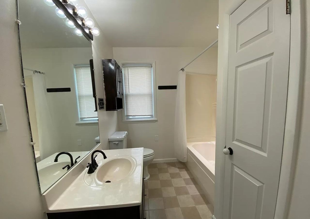 403 Dexter Ave - Photo 6 of 15