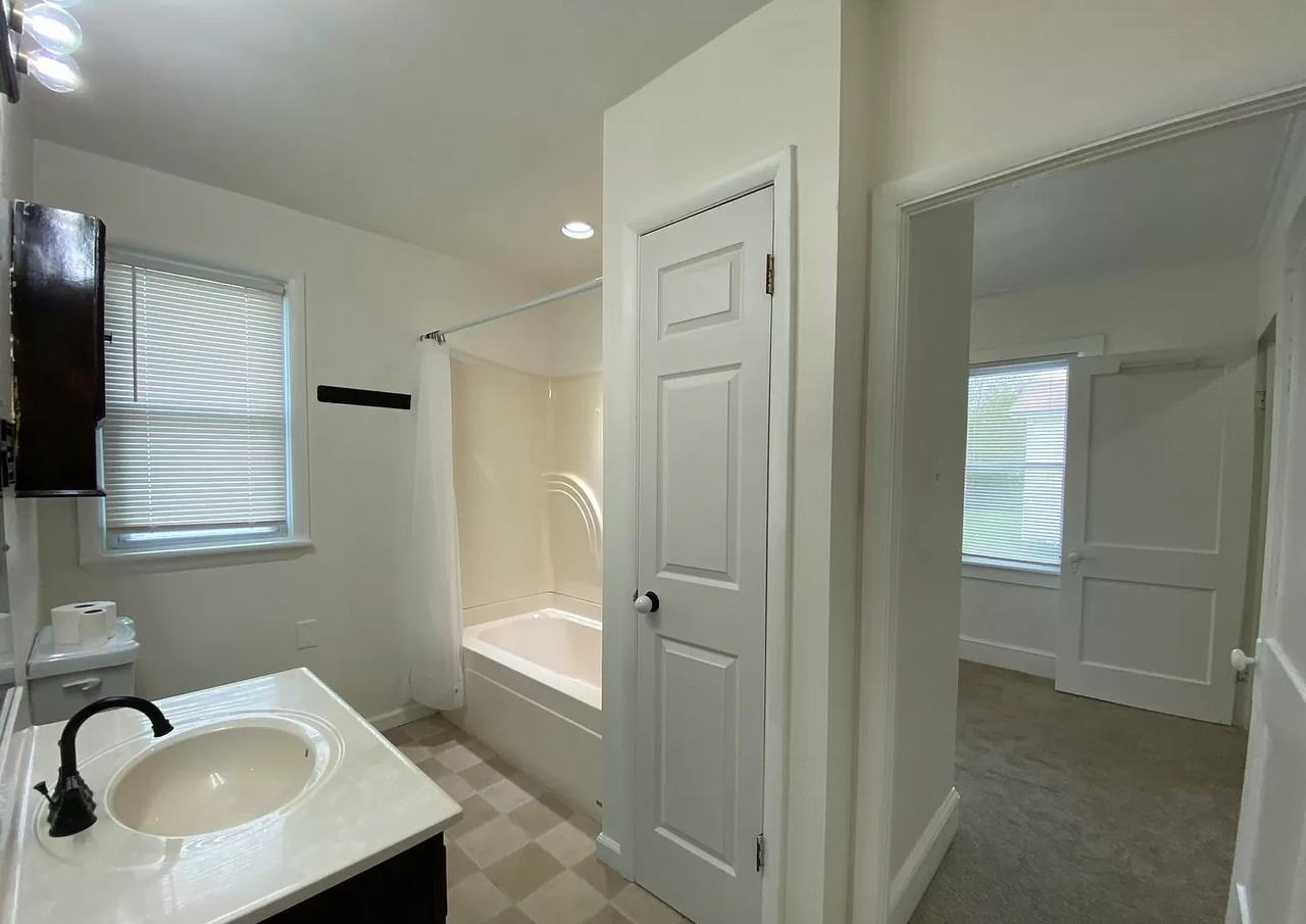 403 Dexter Ave - Photo 7 of 15
