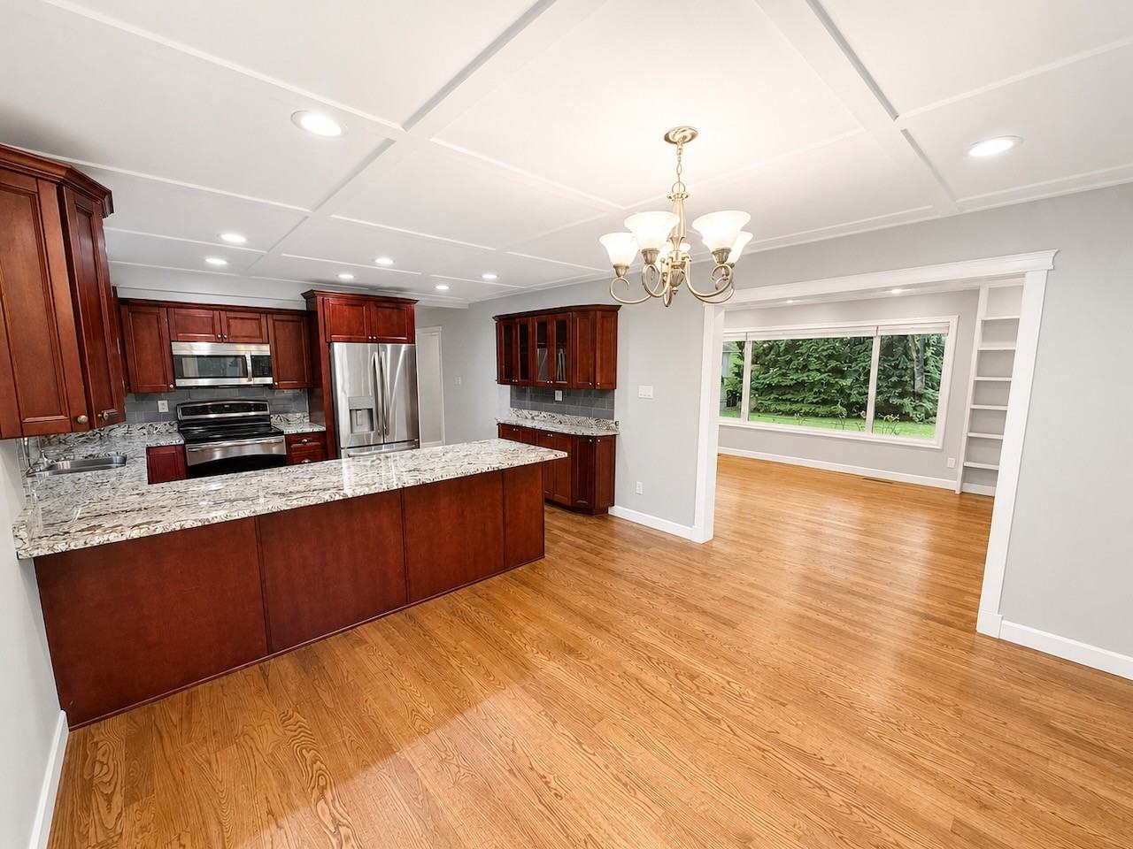 1047 Adamson Cres - Photo 3 of 28