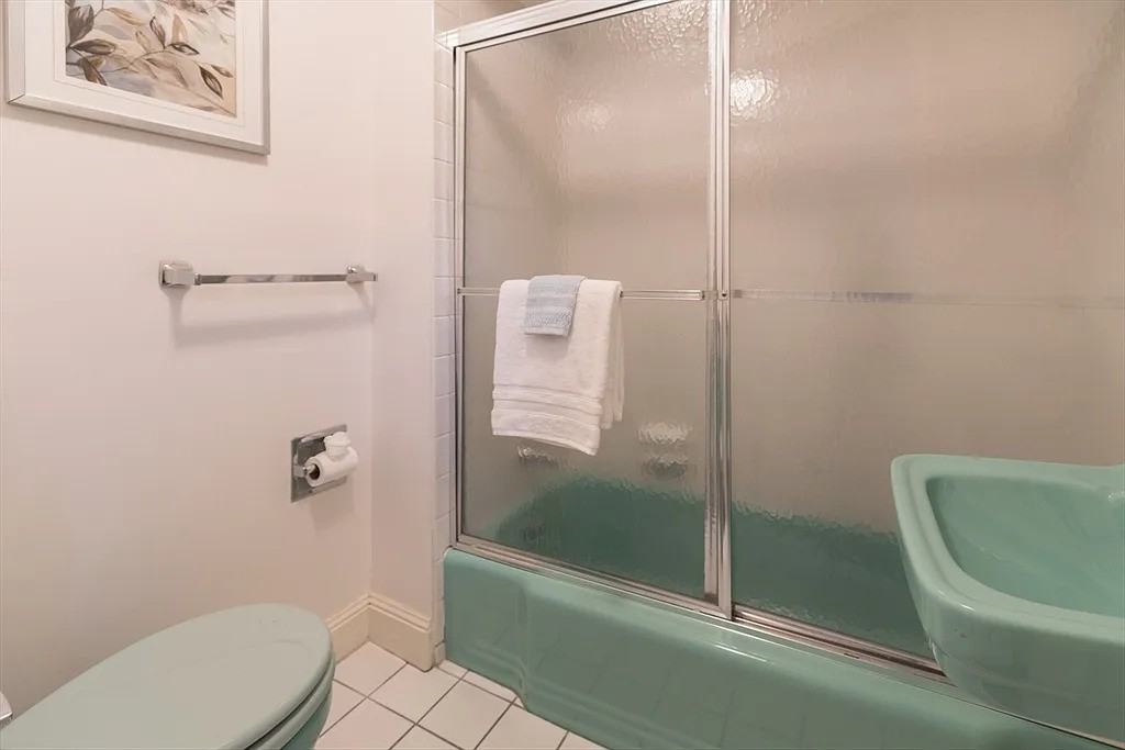 4 Derne St #2 - Photo 5 of 10