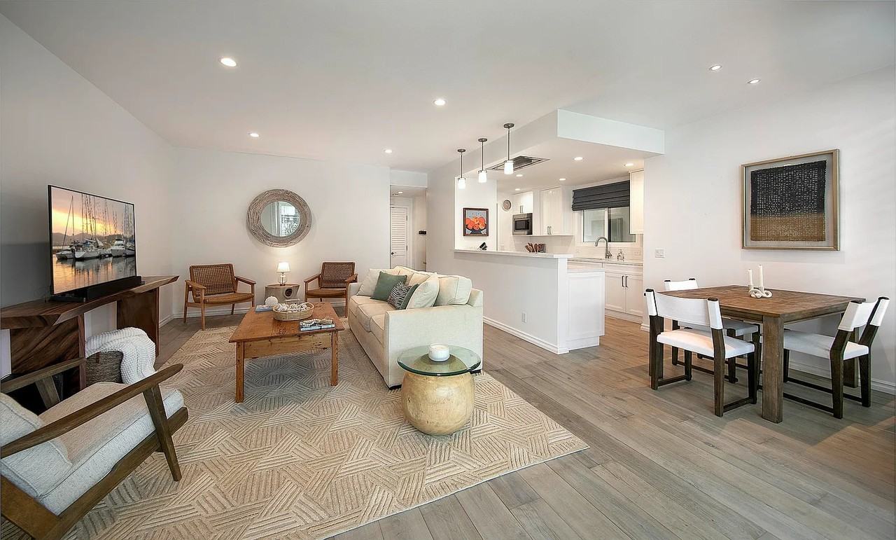 1315 Plaza Pacifica - Photo 4 of 11
