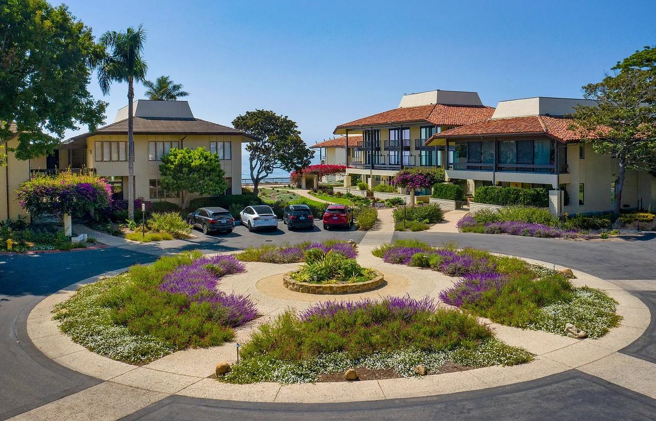 1315 Plaza Pacifica - Photo 5 of 11