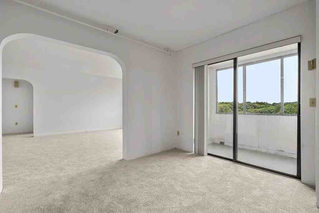 1731 Beacon St #706 - Photo 3 of 16