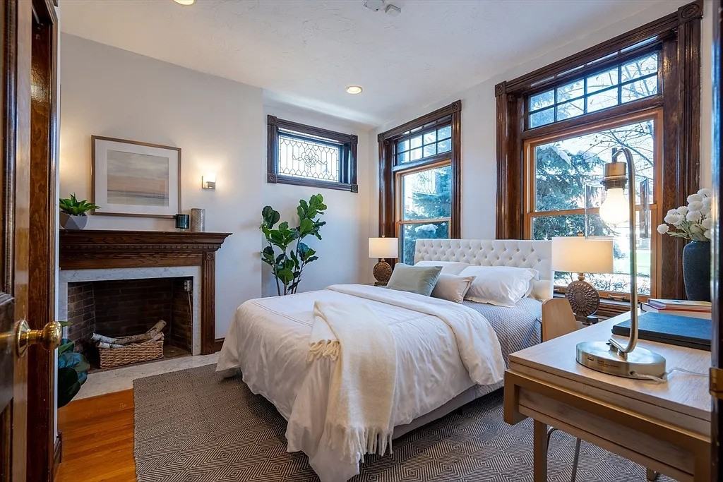 1915 Beacon St #1 - Photo 4 of 17