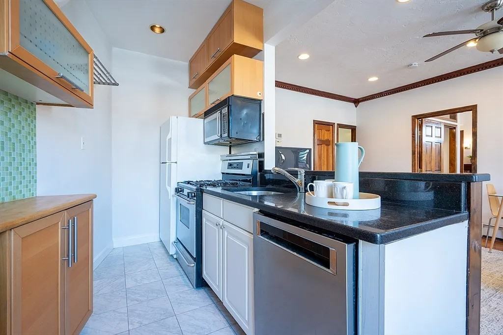 1915 Beacon St #1 - Photo 5 of 17