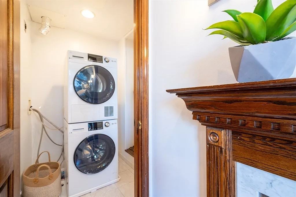 1915 Beacon St #1 - Photo 6 of 17