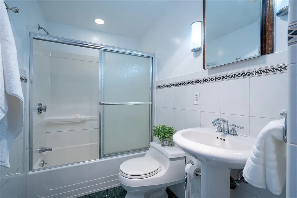 1915 Beacon St #1 - Photo 7 of 17