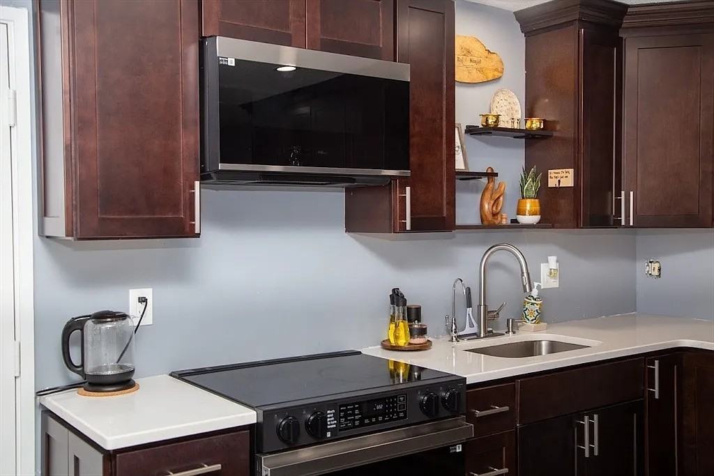 96 Old Colony Ave #227