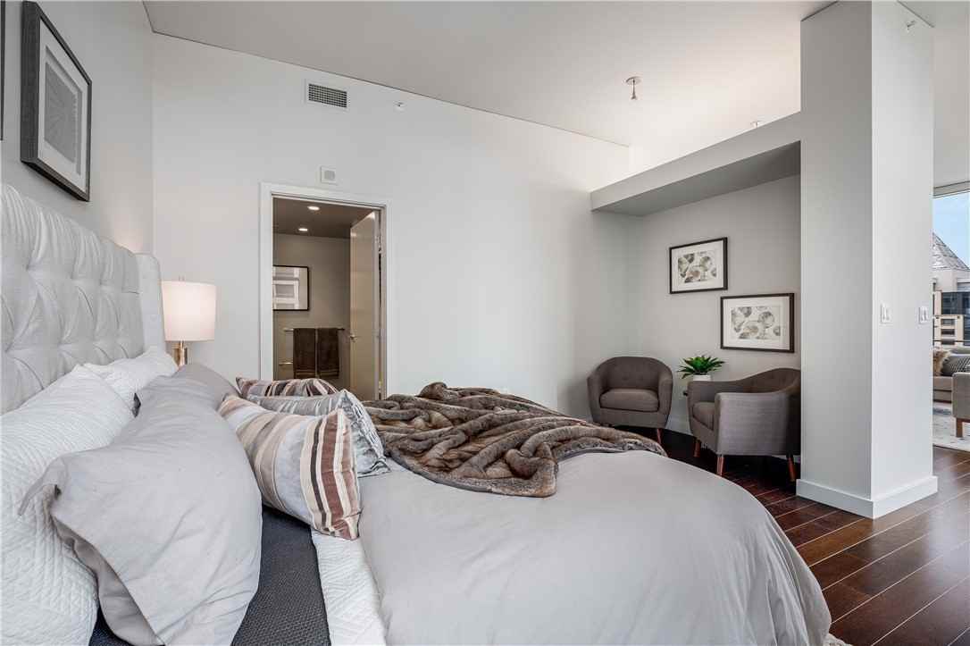 909 5th Ave - Photo 6 of 10