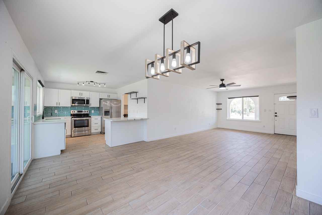 2519 W Vineyard Rd - Photo 4 of 25