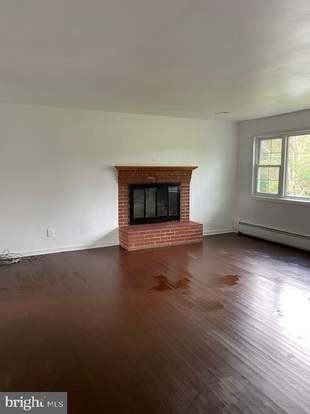 8221 Greenwich Rd - Photo 2 of 14