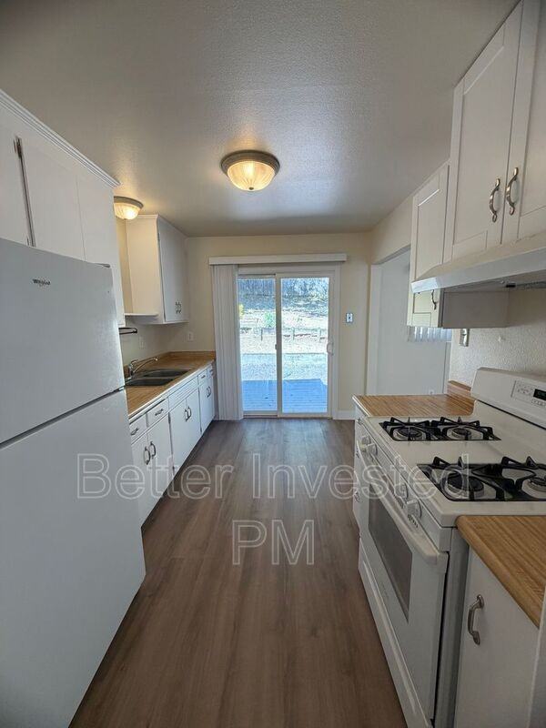 206 Rosemary Ln - Photo 4 of 26