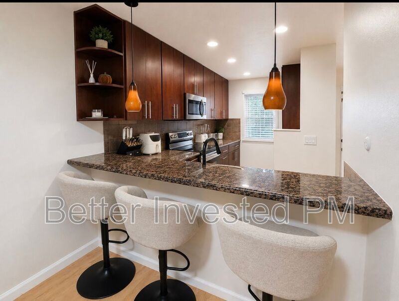 1706 Glenbrook Dr #B - Photo 3 of 12