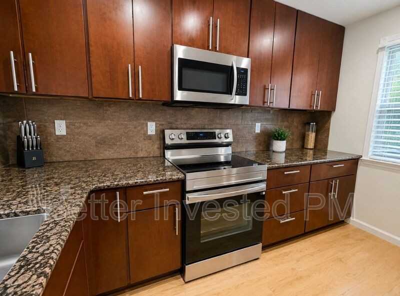 1706 Glenbrook Dr #B - Photo 4 of 12