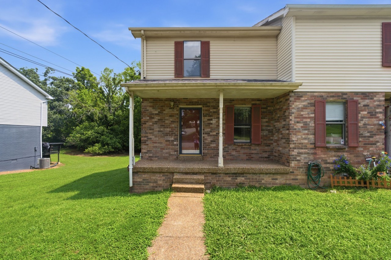 1241 N Graycroft Ave - Photo 4 of 20