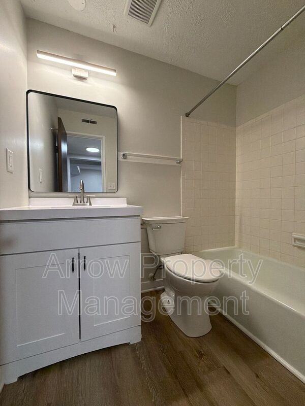 649 S 18th St - Photo 7 of 10