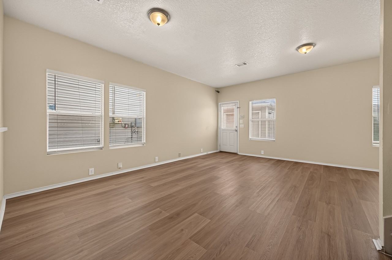 18915 S Lyford Dr - Photo 4 of 33