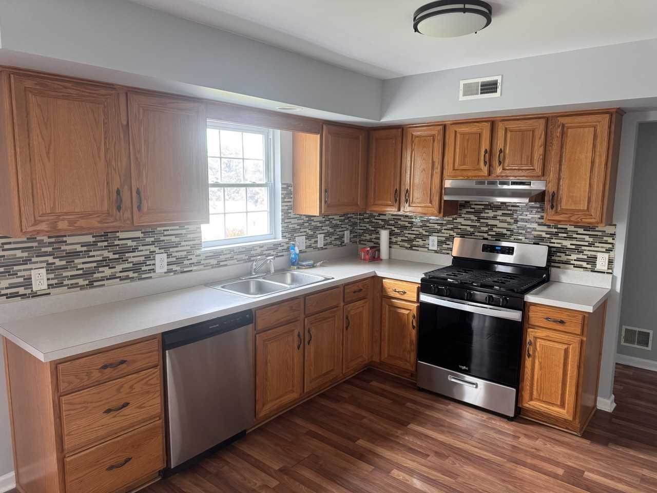 384 Oneida Dr - Photo 4 of 21