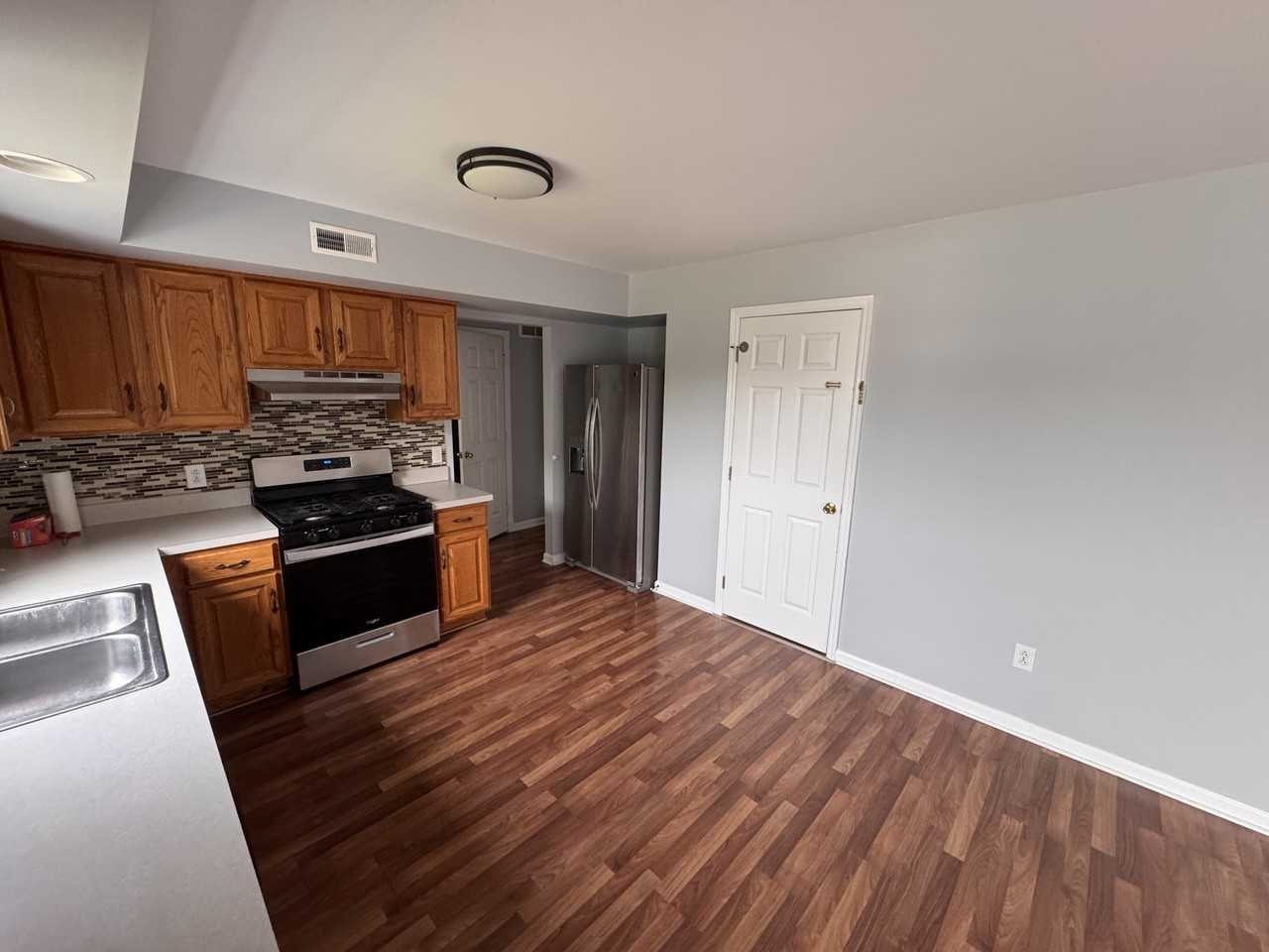 384 Oneida Dr - Photo 5 of 21