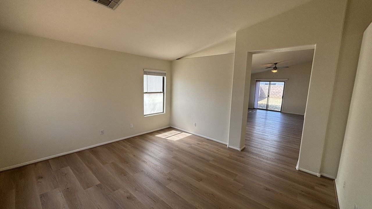 15932 W Lundberg St - Photo 3 of 26