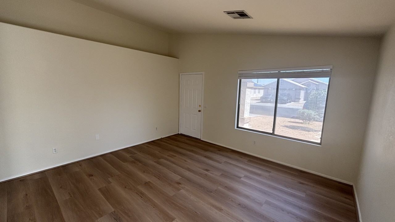 15932 W Lundberg St - Photo 4 of 26