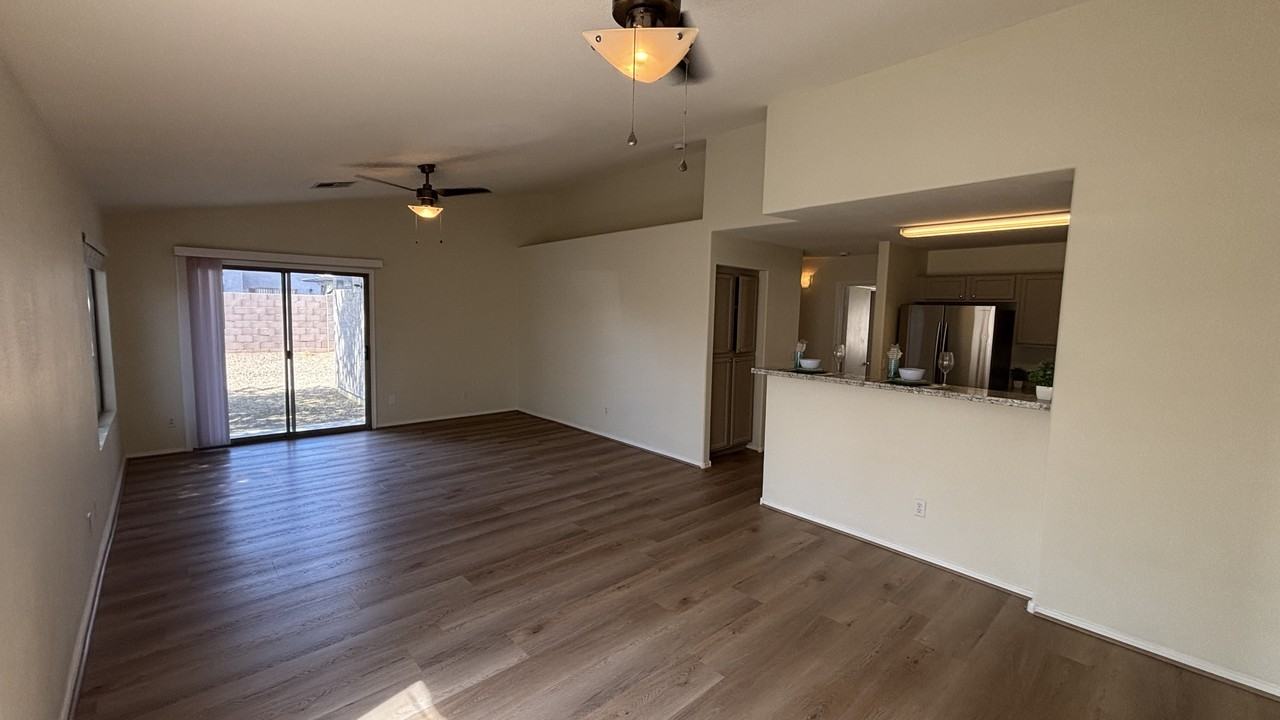 15932 W Lundberg St - Photo 5 of 26