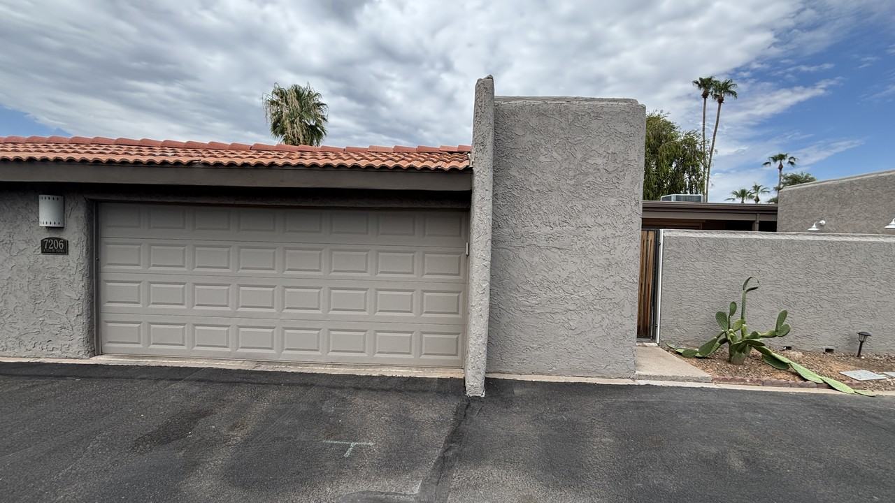 7206 N Via De Paesia - Photo 2 of 30