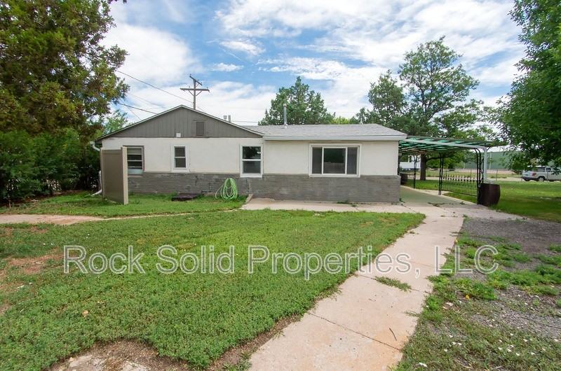 210 Seymour Ave - Photo 4 of 31