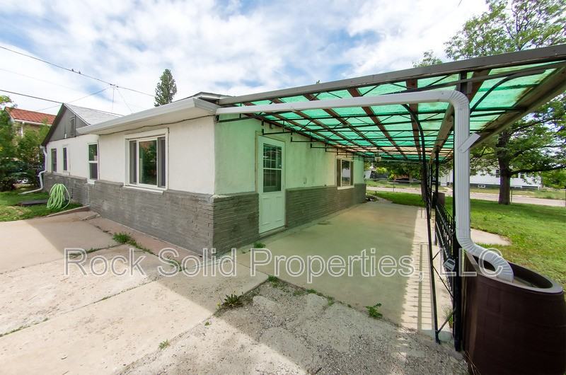 210 Seymour Ave - Photo 5 of 31