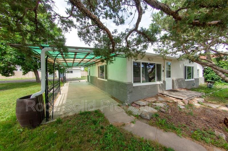 210 Seymour Ave - Photo 6 of 31