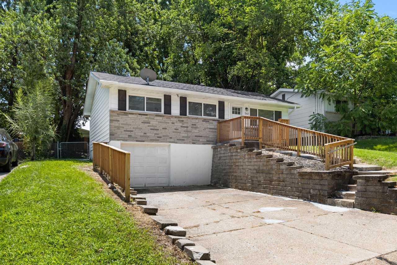 242 Gladys Ave - Photo 2 of 21