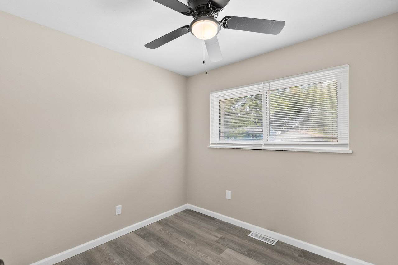 242 Gladys Ave - Photo 3 of 21