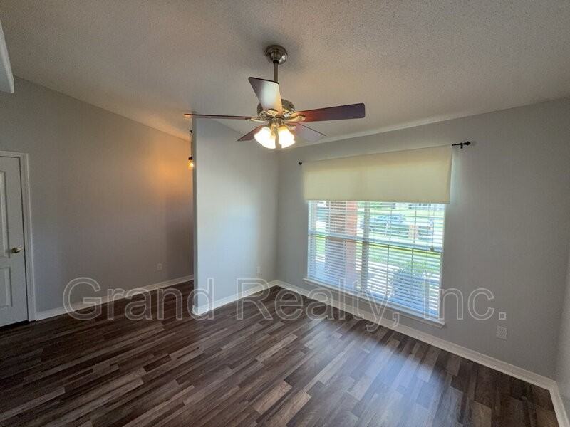 3951 Harbors Port St - Photo 4 of 30