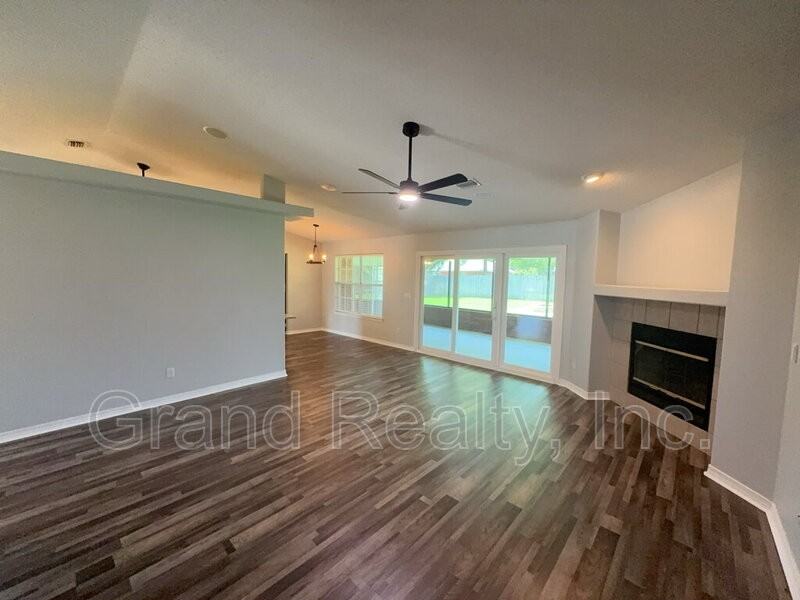 3951 Harbors Port St - Photo 7 of 30