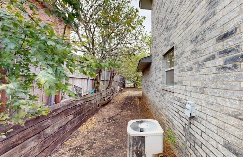 2813 Cantabrian Dr - Photo 2 of 25