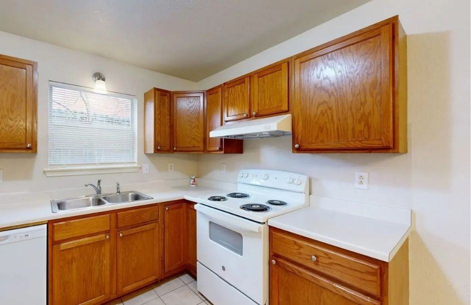 2813 Cantabrian Dr - Photo 6 of 25