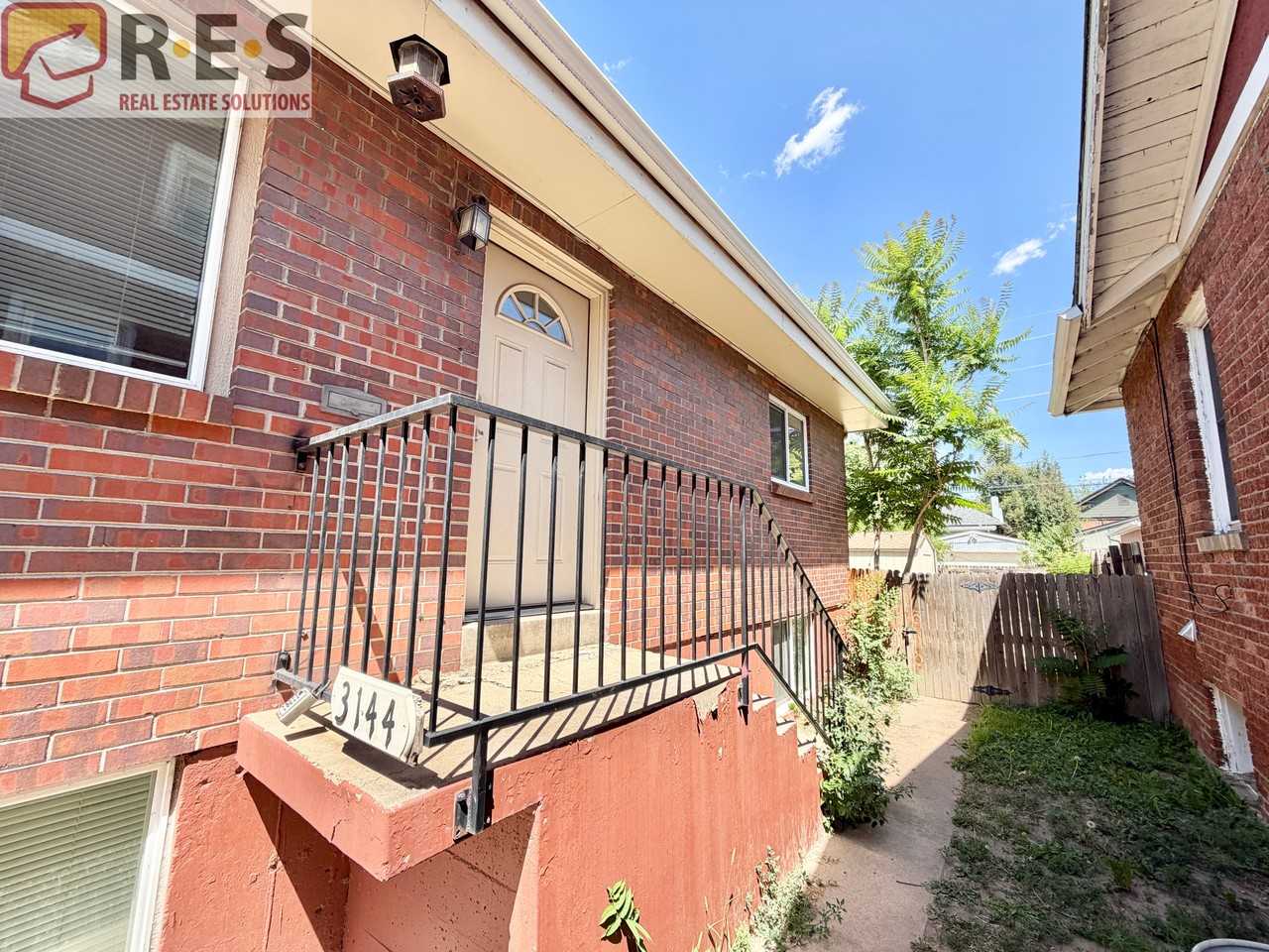 3144 N Vine St - Photo 2 of 11