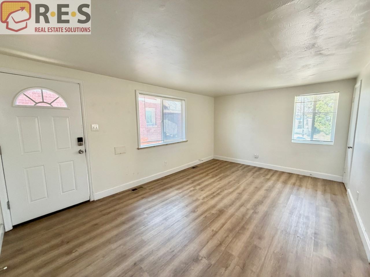 3144 N Vine St - Photo 5 of 11