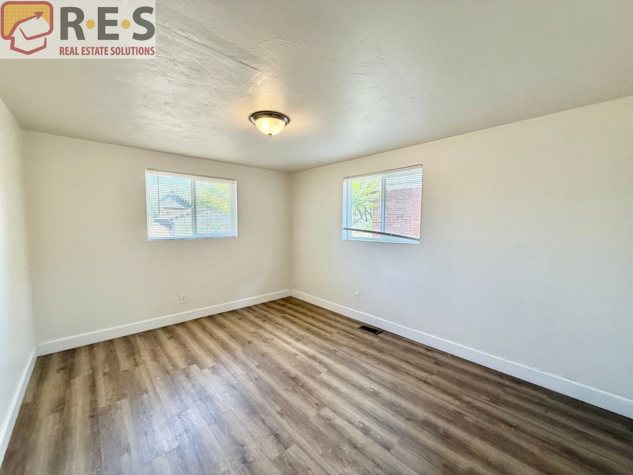 3144 N Vine St - Photo 6 of 11