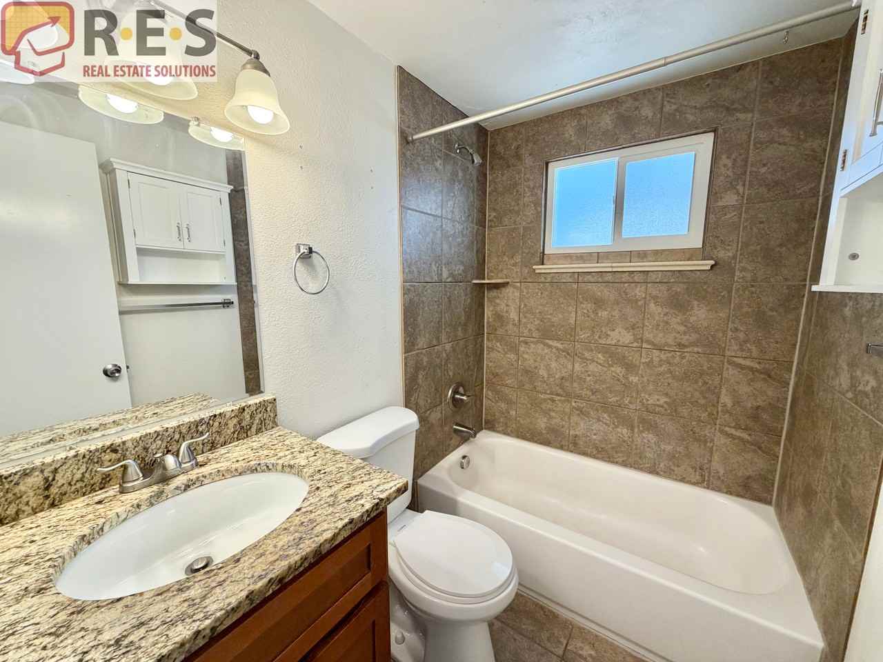 3144 N Vine St - Photo 7 of 11