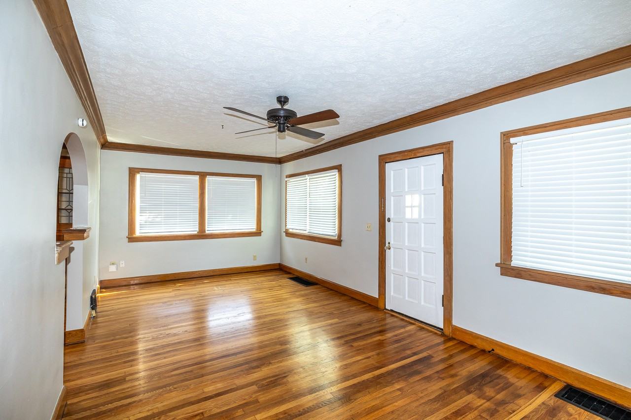 3421 W 159Th St - Photo 7 of 20